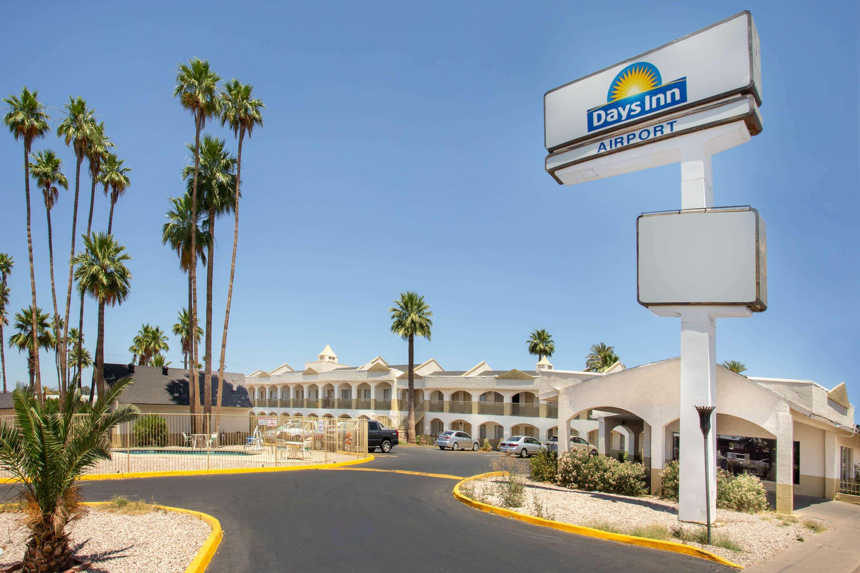 Days Inn By Wyndham Airport - Phoenix Exterior foto