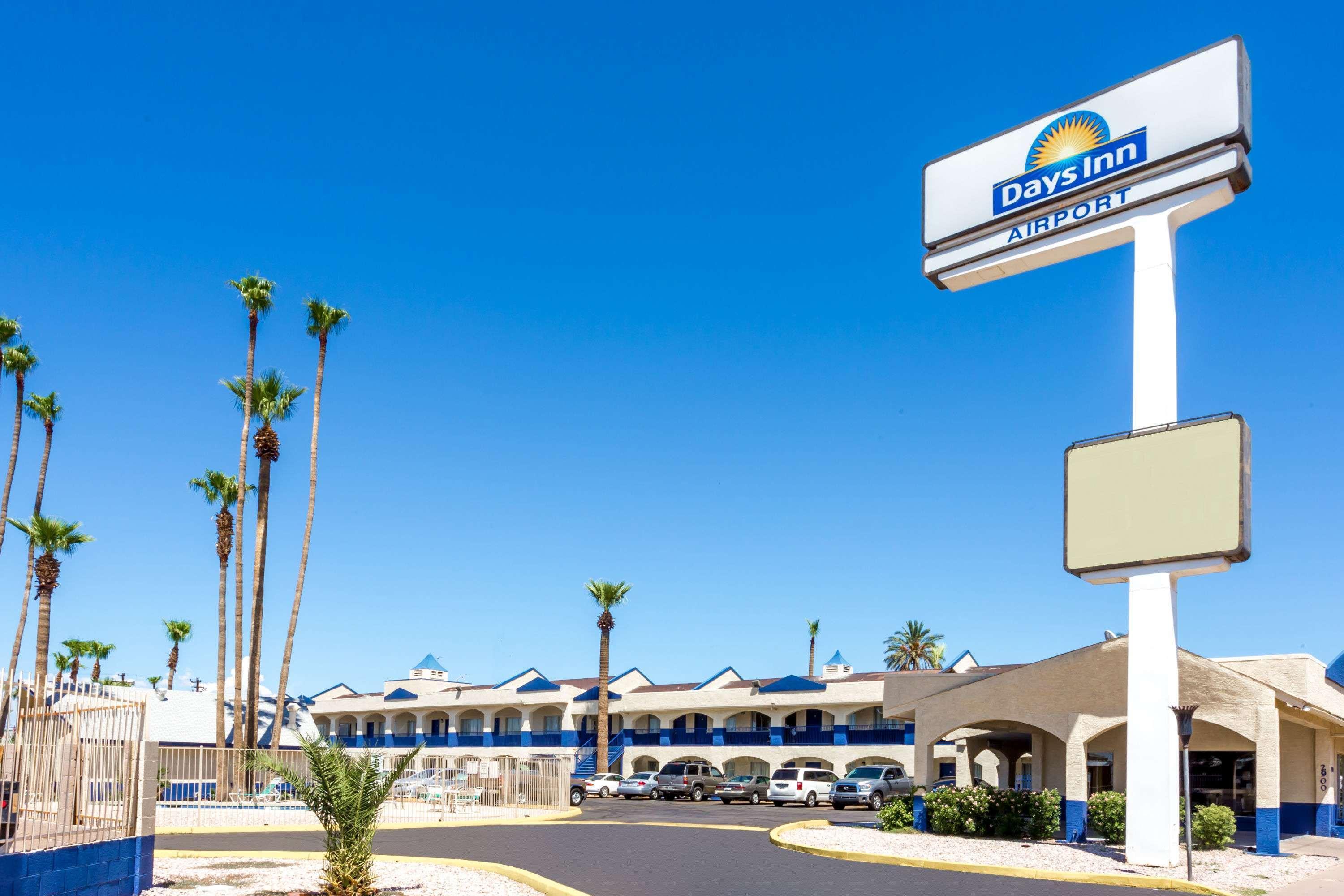 Days Inn By Wyndham Airport - Phoenix Exterior foto